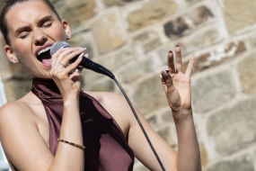 Scarlett Dickinson Hire Jazz Singer Profile 1