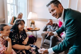 01-close-up-magic-for-guests.jpg
