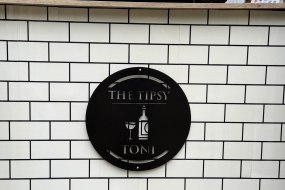 The Tipsy Toni Horsebox Bar Hire Profile 1