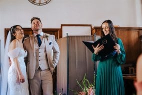 couple-laughing-in-uk-celebrant-ceremony.jpg