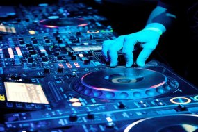 Up close detail of DJ decks from Elite DJz