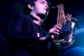 Seanne Yared - UK Saxophonist Party Entertainers Profile 1