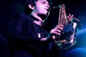 Seanne Yared - UK Saxophonist Party Entertainers Profile 1