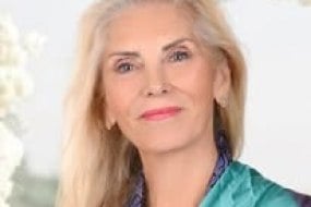 Celebrant & Lady Toastmaster Rosie Anstey Toastmaster Profile 1