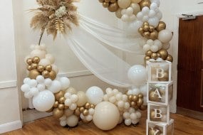 Baby shower using neutral and gold tones 