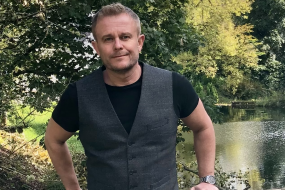 Simon Armitage Musician
Hire Profile 1
