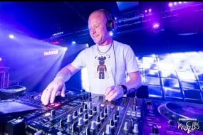 Lee DJs Bands and DJs Profile 1