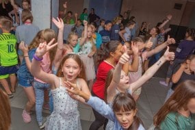 Unique Kids Caterers Mobile Disco Hire Profile 1
