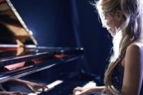 Iola Clatsver - Pianist Musician Hire Profile 1
