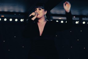Teresa D - Experienced Event Vocalist Singers Profile 1