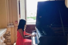Chloe Hire Professional Pianists Near You Profile 1