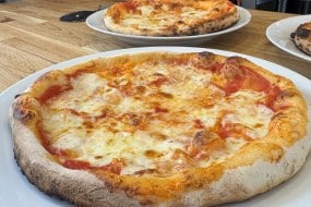 Fills on wheels Pizza Van Hire Profile 1