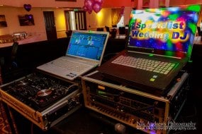 Behind the decks, high quality equipment. Behind the decks, high quality equipment.