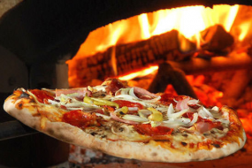 Mama's Wood Fire Pizza Pizza Van Hire Profile 1