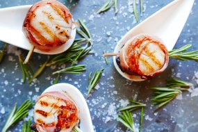 Grilled scallops with pancetta & rosemary