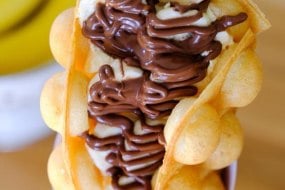 sample bubble waffle with Nutella and banana