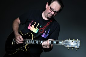 Stevie M plays UB40