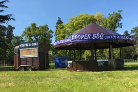 Our swinging grill and coffee and cake horse box