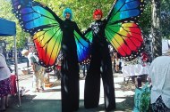 Stilt walkers cheap near me