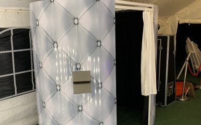 Oval photobooth