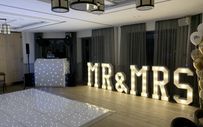 4ft mr & mrs letters