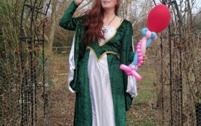 Princess themed parties with dressing up box and balloons
