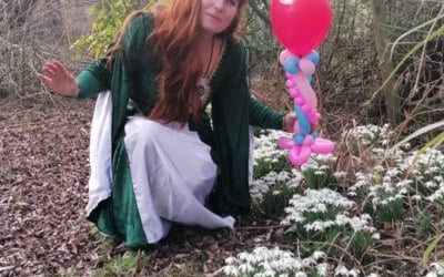 Princess themed parties with dressing up box and balloons