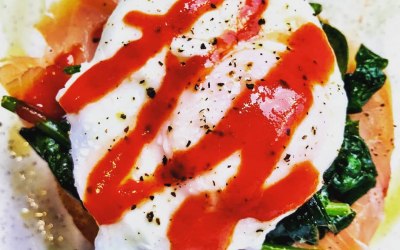 Eggs Florentine w/ Sriracha sauce
