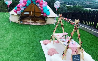Bell tent with picnic 