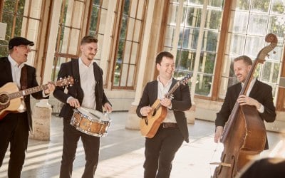 The Strolling Tones, London wandering band