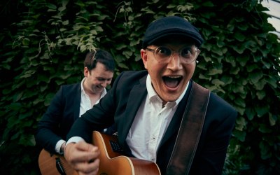 Mix and Mingle roaming live music for all occasions
