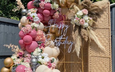 Balloon garland display 