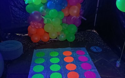 Balloon wall
