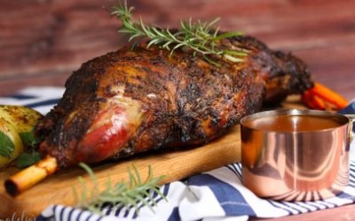 Full roast leg marinated with our signature blend and slow roasted to perfection, with roast potatoes, gravy and Greek salad.