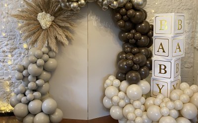 Balloon Prop Hire and Large Garland