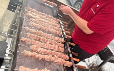 MEAT COOKING ON A FOUKOU