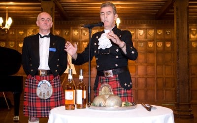 Glen 'Addressing the Haggis'
