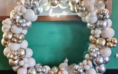 Full balloon hoop with neon sign