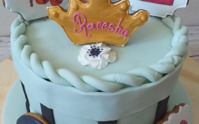Cupcakes, cakes and personalised biscuits available