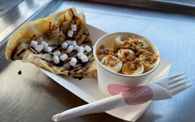 Crêpes with Road, ice cream