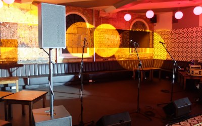 Medium Live music set up