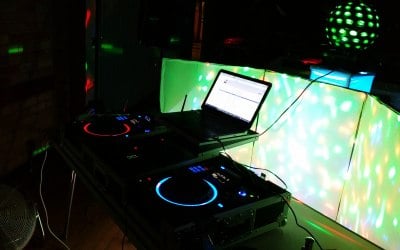 DJ DECK.