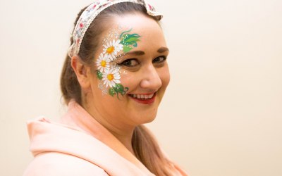 Daisy flower eye design face paint