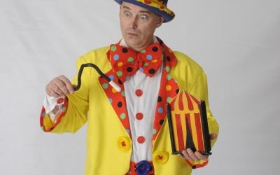 Smartie Artie has the daftest magic wands!