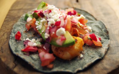 King prawn with mango & pineapple salsa