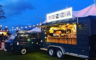 Pizza by night