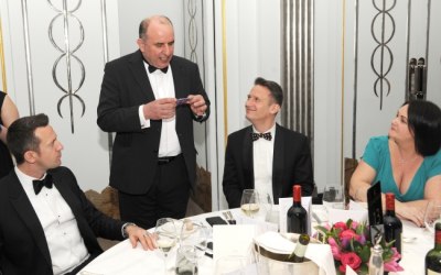 Close up money routine - at Claridges Hotel