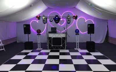 A heart warming wedding show (venue supplied backdrop)