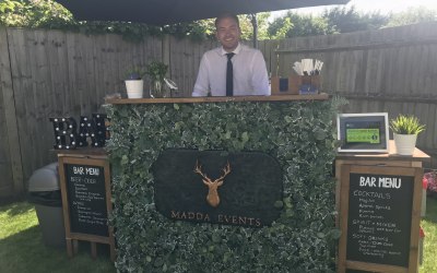 Pop up bar in the garden