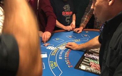 Les dealing BlackJack